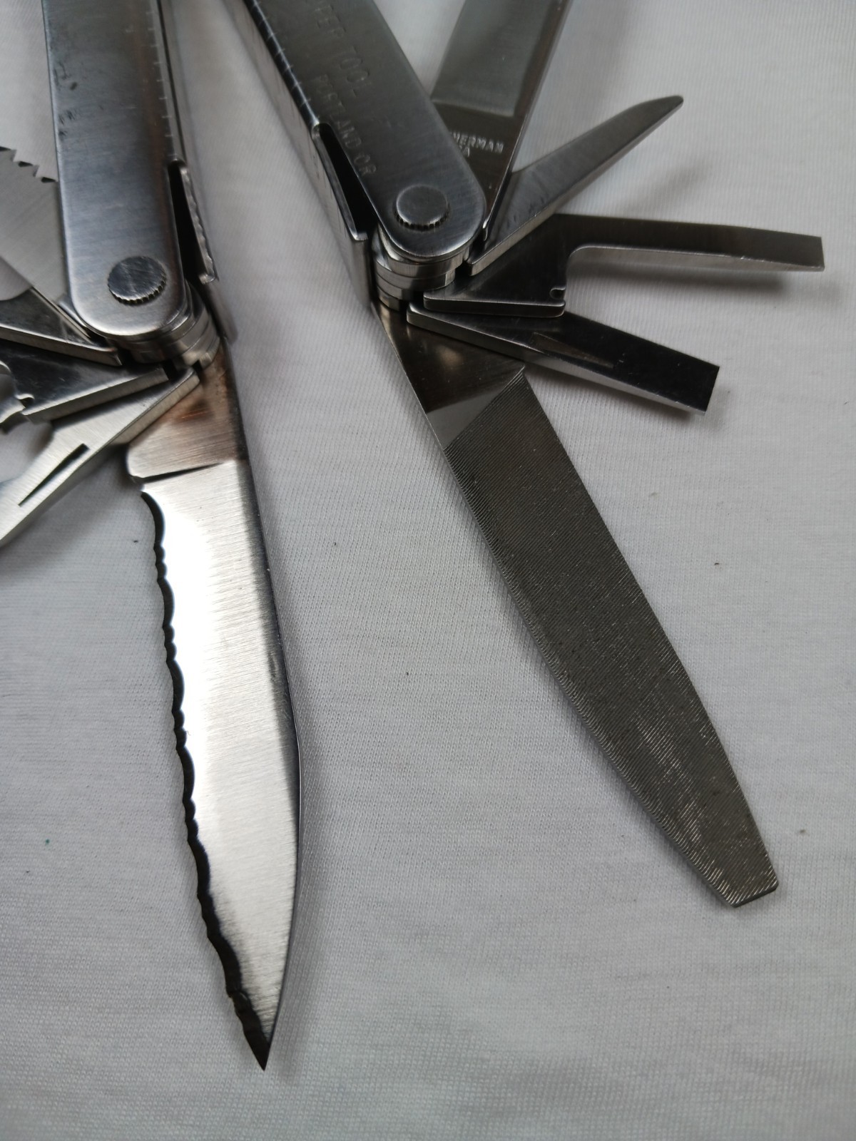 Leatherman Super Tool 100L 12-in-1 Stainless Multi-Tool Part Serrated w/ Sheath