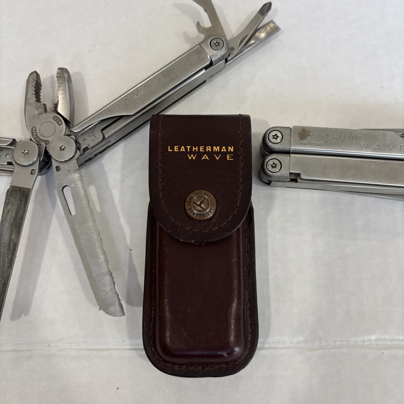 Leatherman Wave Multitool Used In Good Condition Pat Pend with sheath lot of 2