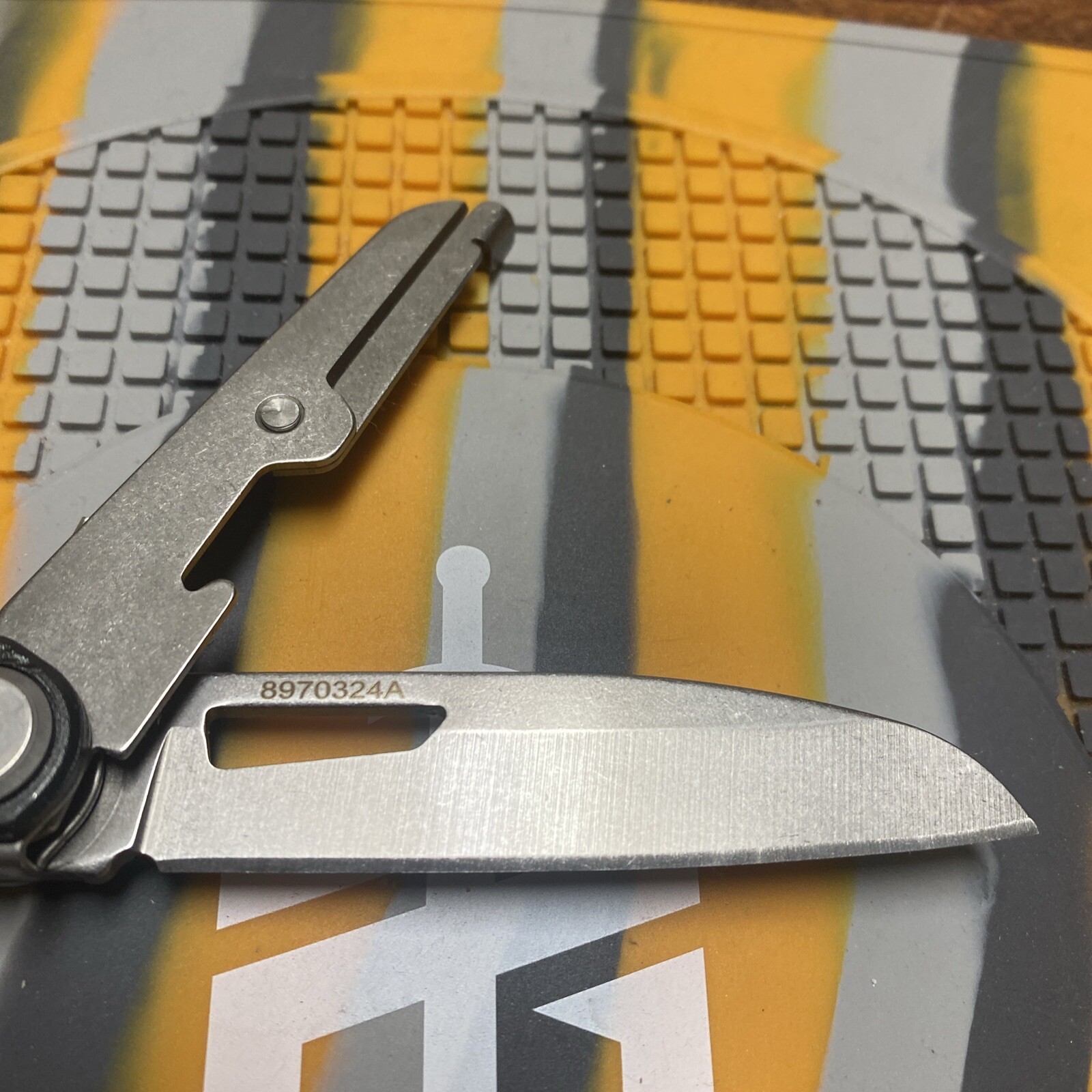 Gerber Armbar Slim Cut Multi-Tool, Knife, Scissors