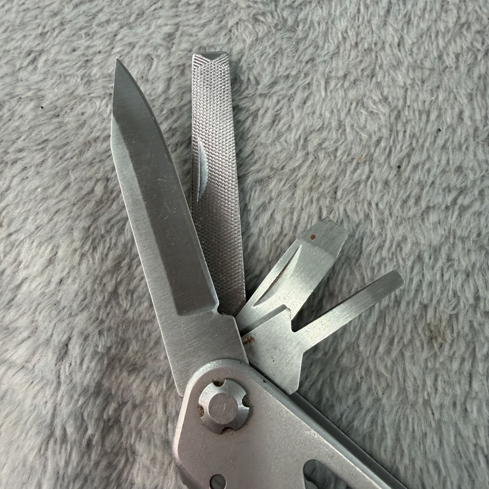 Unbranded 9 In 1 Multi Tool Knife Pliers Saw with Leatherman Sheath (B35)