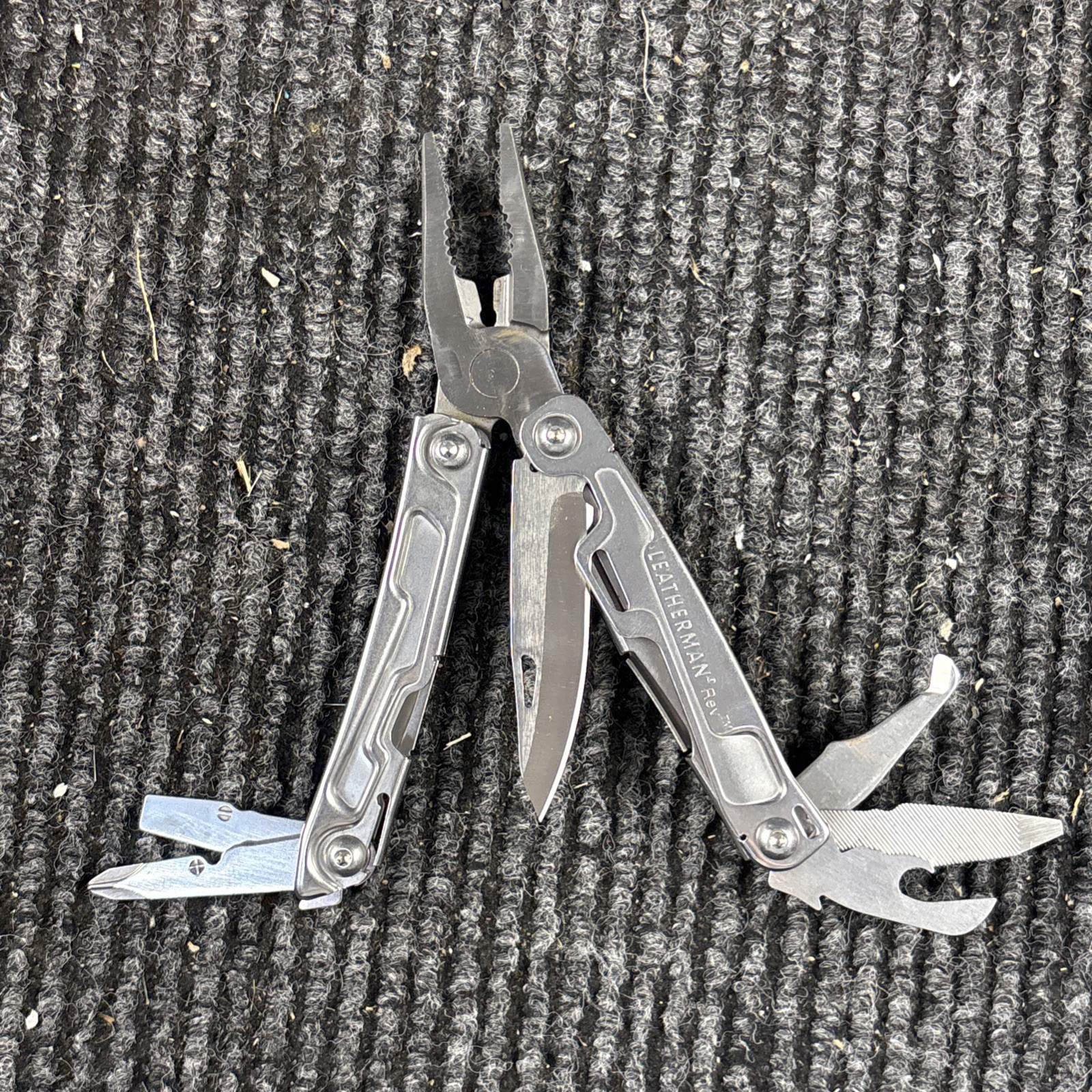 Leatherman Rev 3.8″ Multi-Tool, Stainless! USED (046)