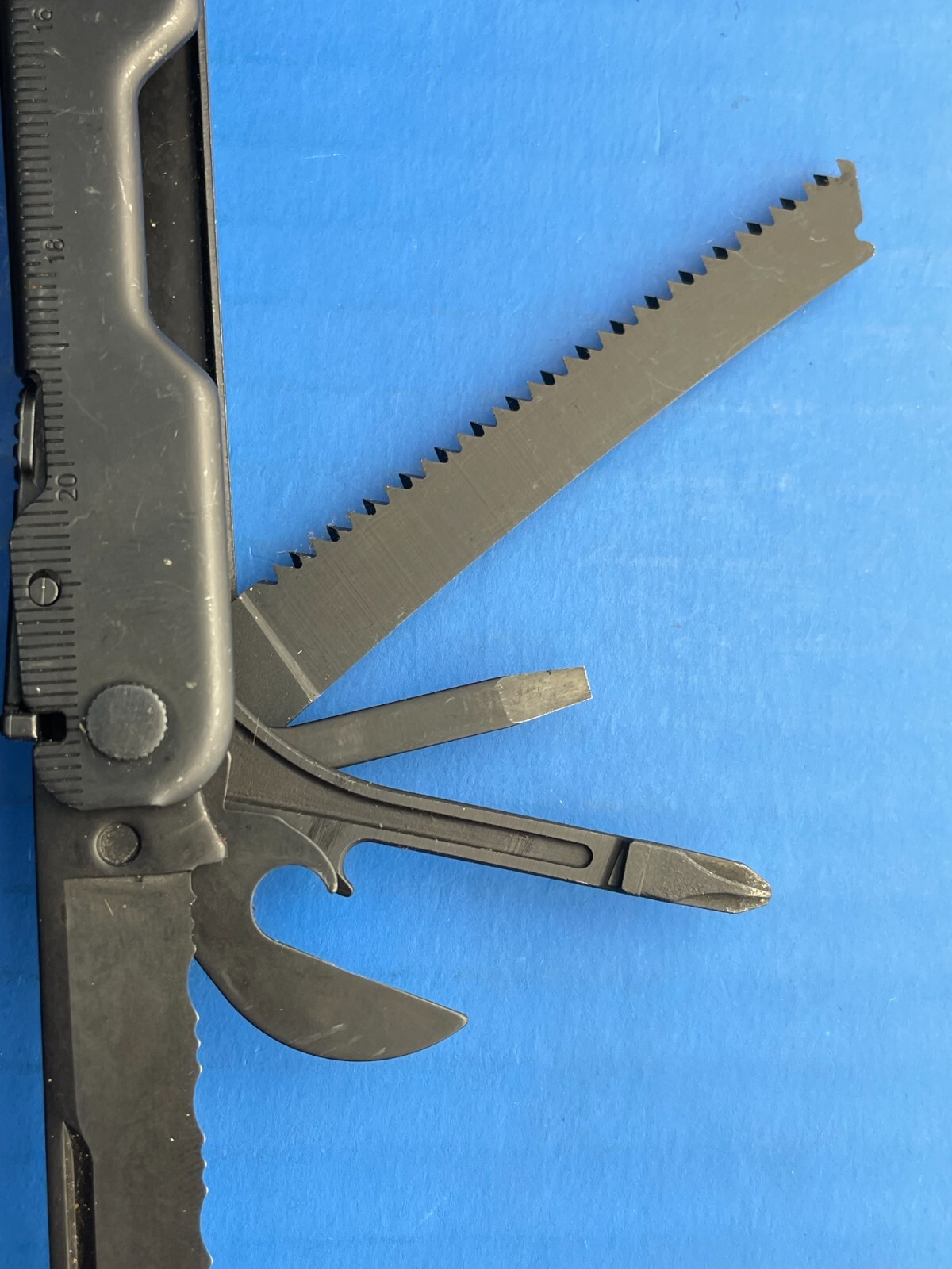 Leatherman Super Tool 300 Multi-Tool multi tool Black Oxide