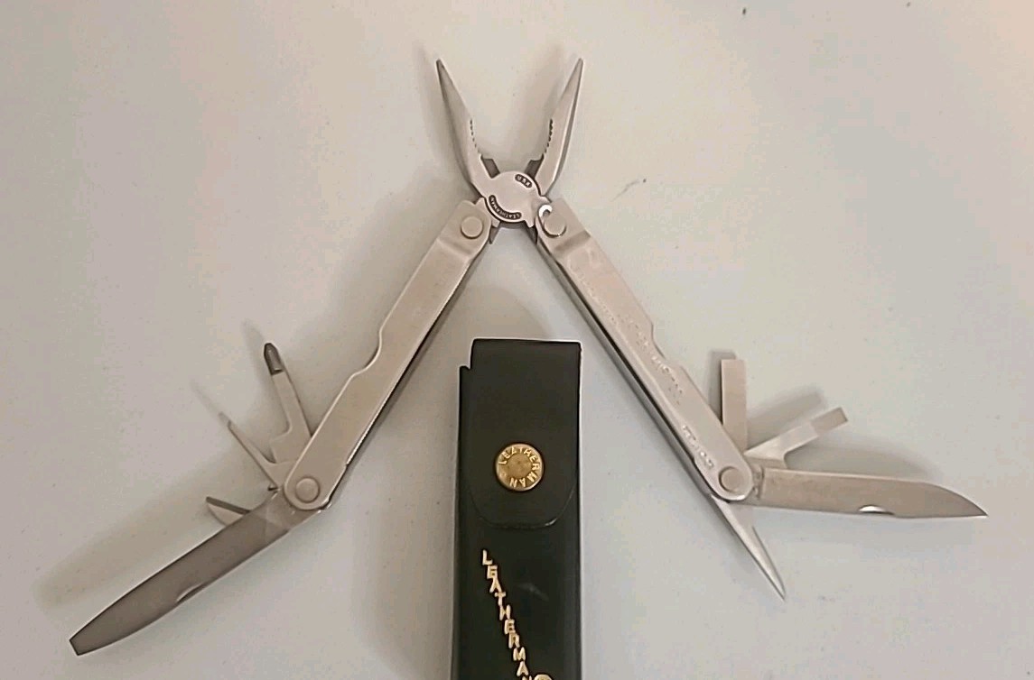 1996 Leatherman 1235473 Multi-Tools With Original Leather Sheath Nice Condition