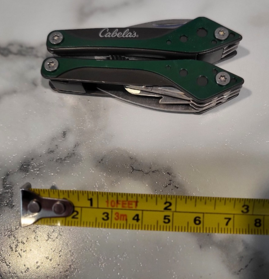 Cabela’s Multi-Tool in Green, 8 tools in one handy pocket knife