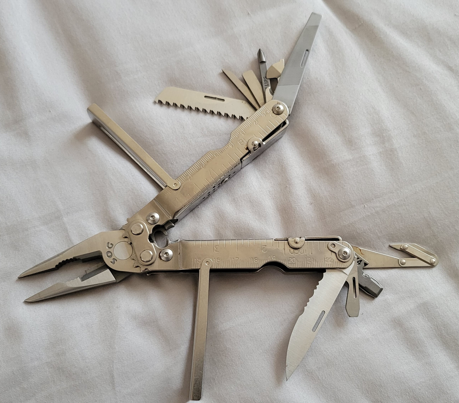 Vtg SOG USA PowerLock V-Cut Patent 5809599 Stainless Multi-Tool w/ Sheath