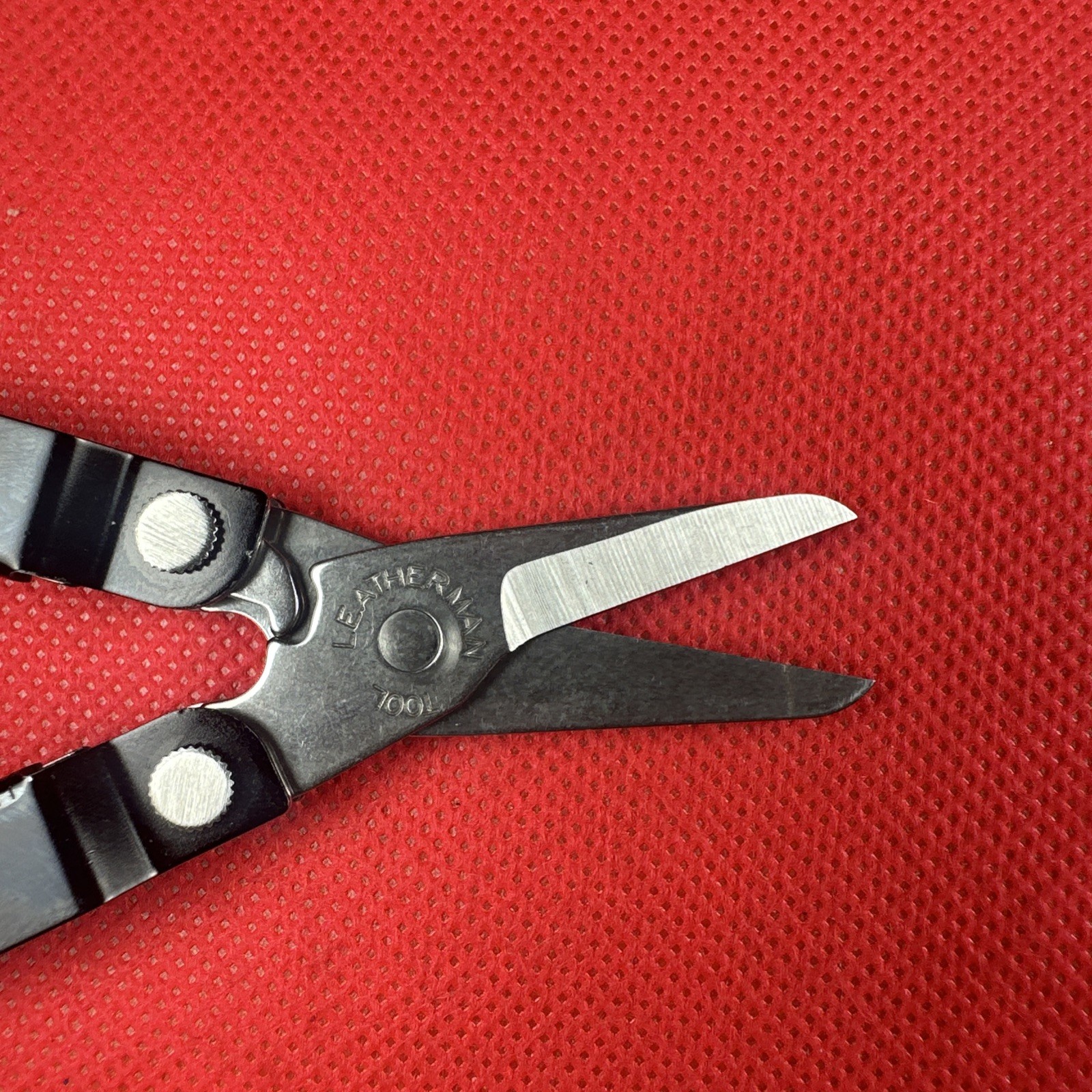 Nice Black Leatherman Micra Multi-Tool, scissor, knife, tweezer, screwdriver