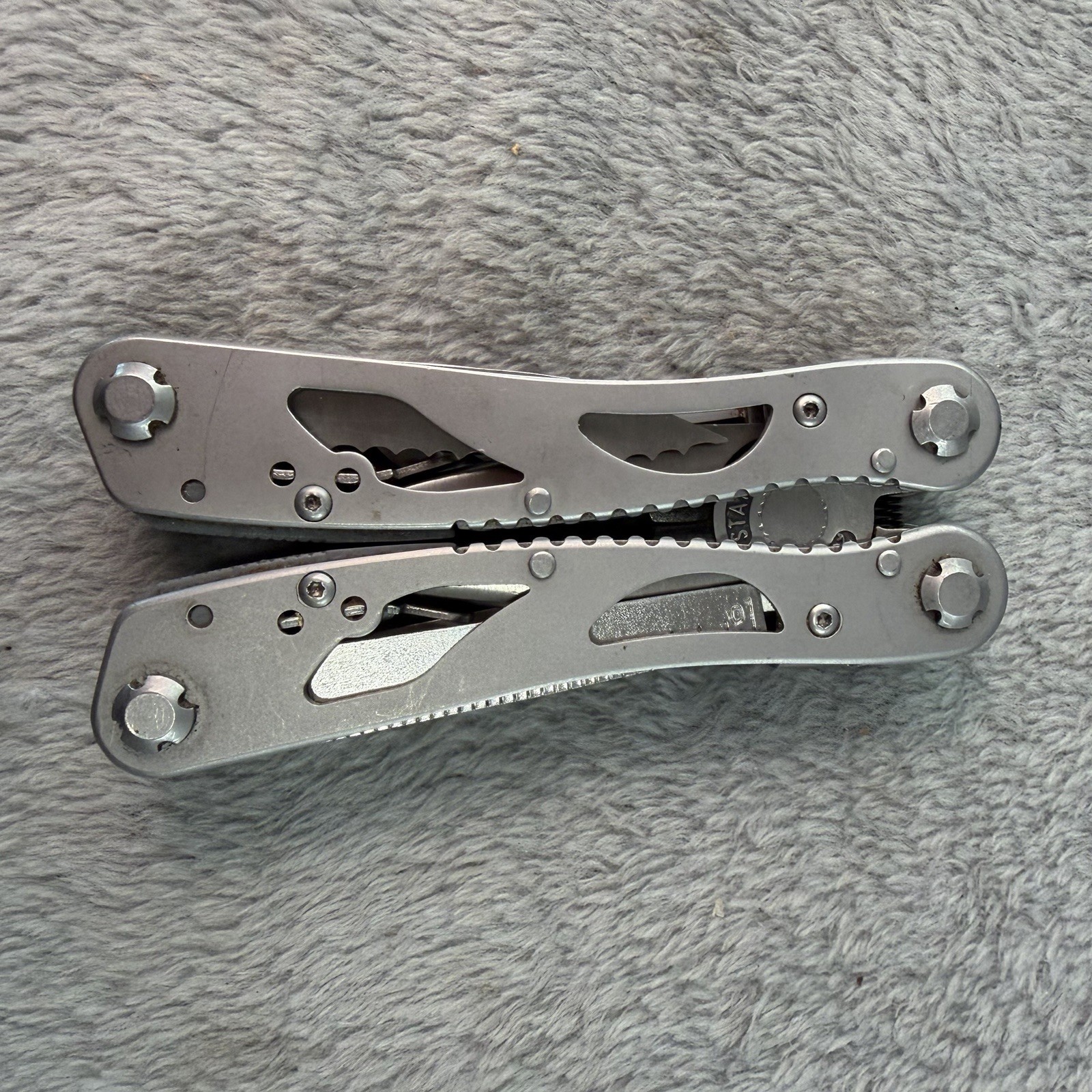 Unbranded 9 In 1 Multi Tool Knife Pliers Saw with Leatherman Sheath (B35)