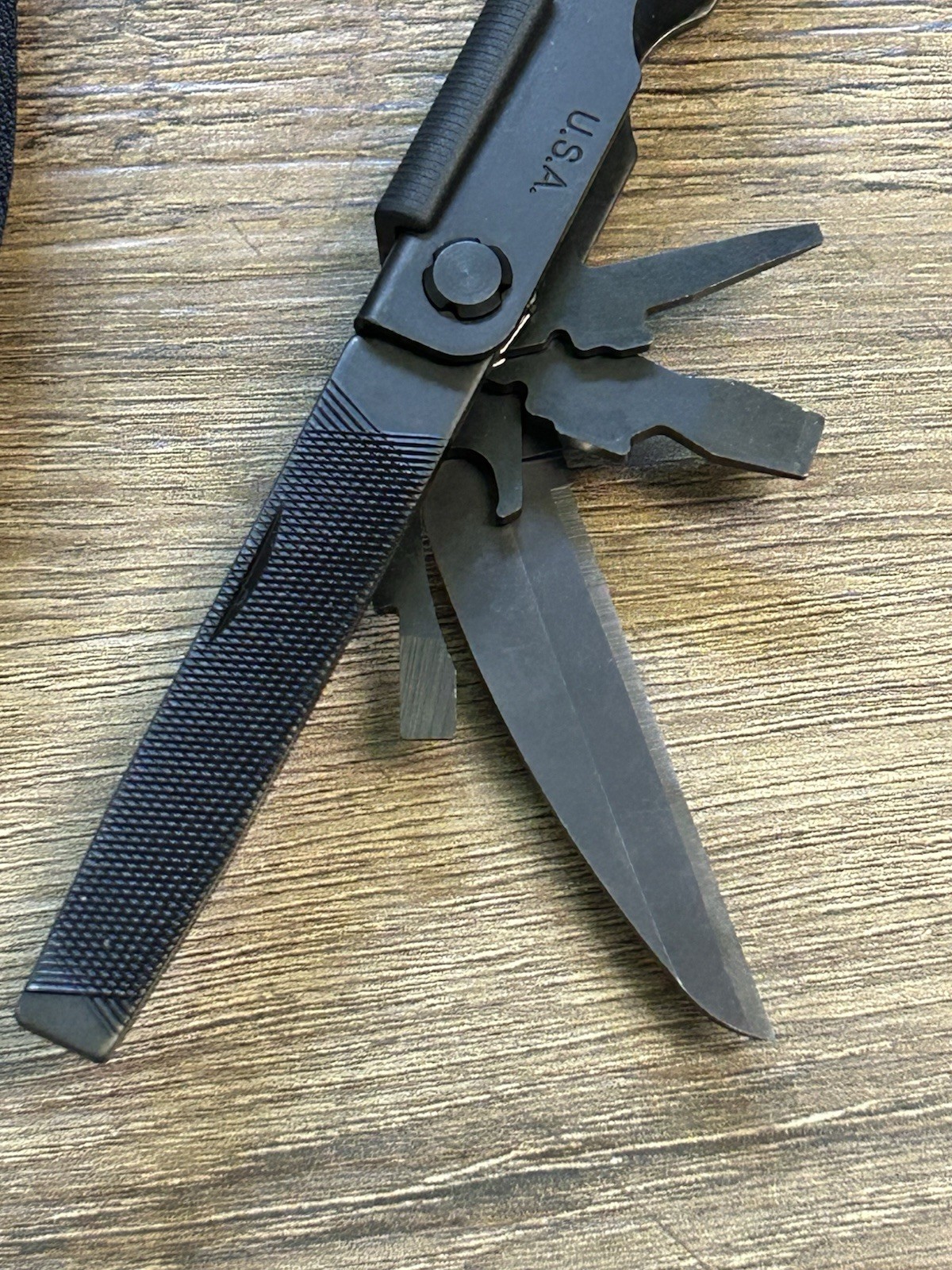 Gerber MP600 Black Oxide Multi-Tool With Sheath Carrying Case