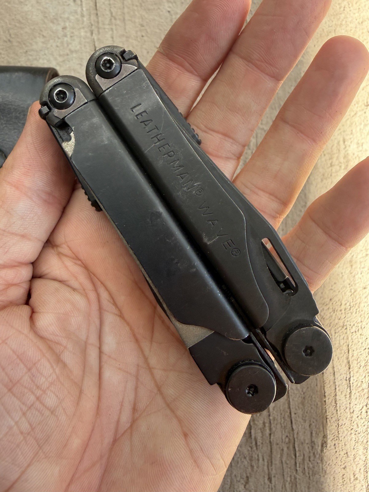 LEATHERMAN WAVE BLACK OXIDE STAINLESS STEEL FOLDING MULTI TOOL IN LEATHER SHEATH