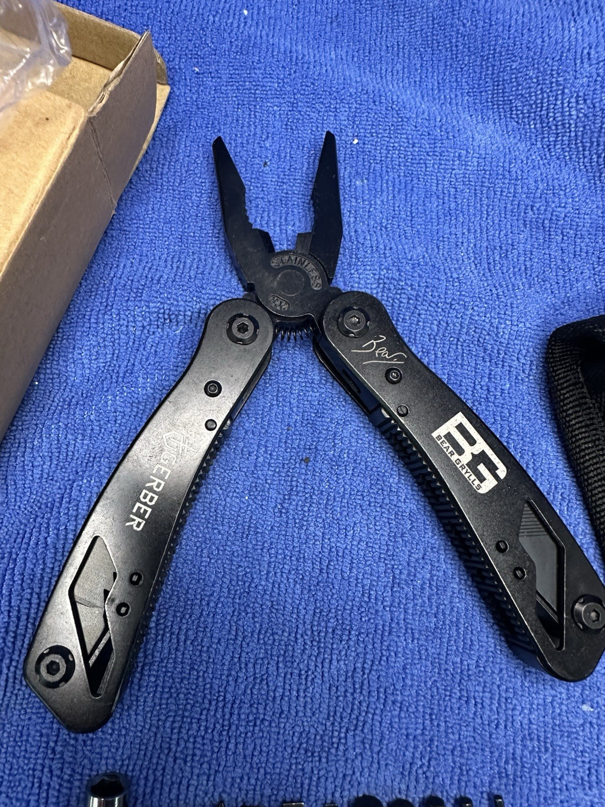 Bear Grylls Gerber Multi Tool Brand New w/ Pocket Guide And Bits
