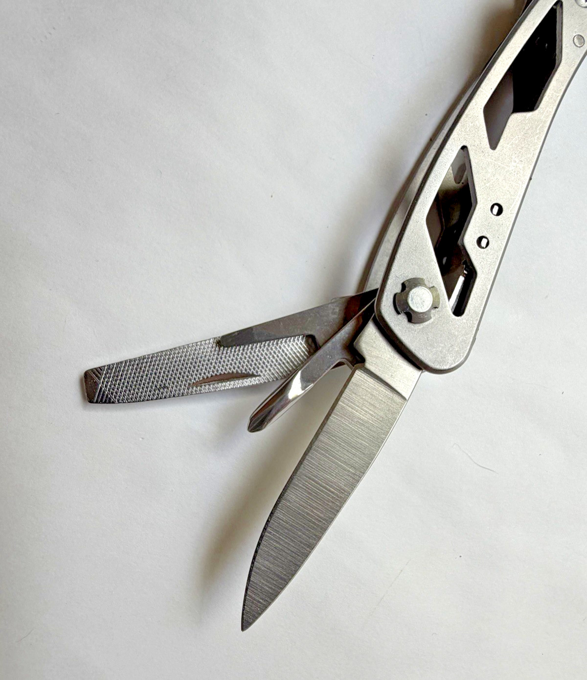 Stanley 13-in-1 Multi-Tool Pocket Knife Stainless Steel Pliers Non Slip Grip