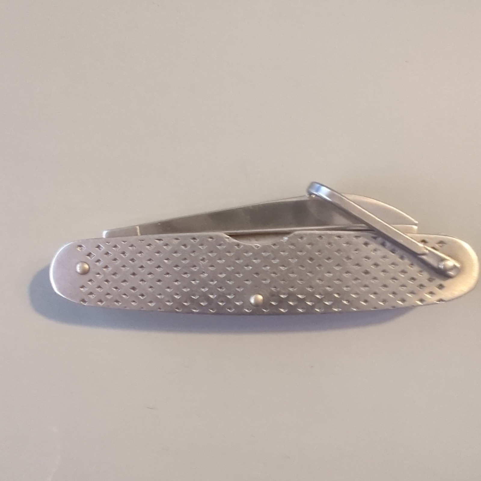 Camillus 1917 Multi-Tool Pocket Knife 4 Tools 2in SS Blade Silver Lanyard