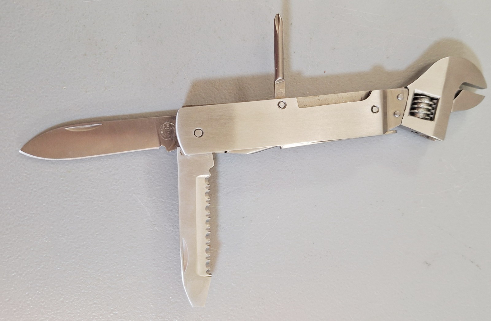 Barlow Multi-Tool: Knife, Crescent, Pliers, Screwdrivers, Saw, File, Wire Cutter