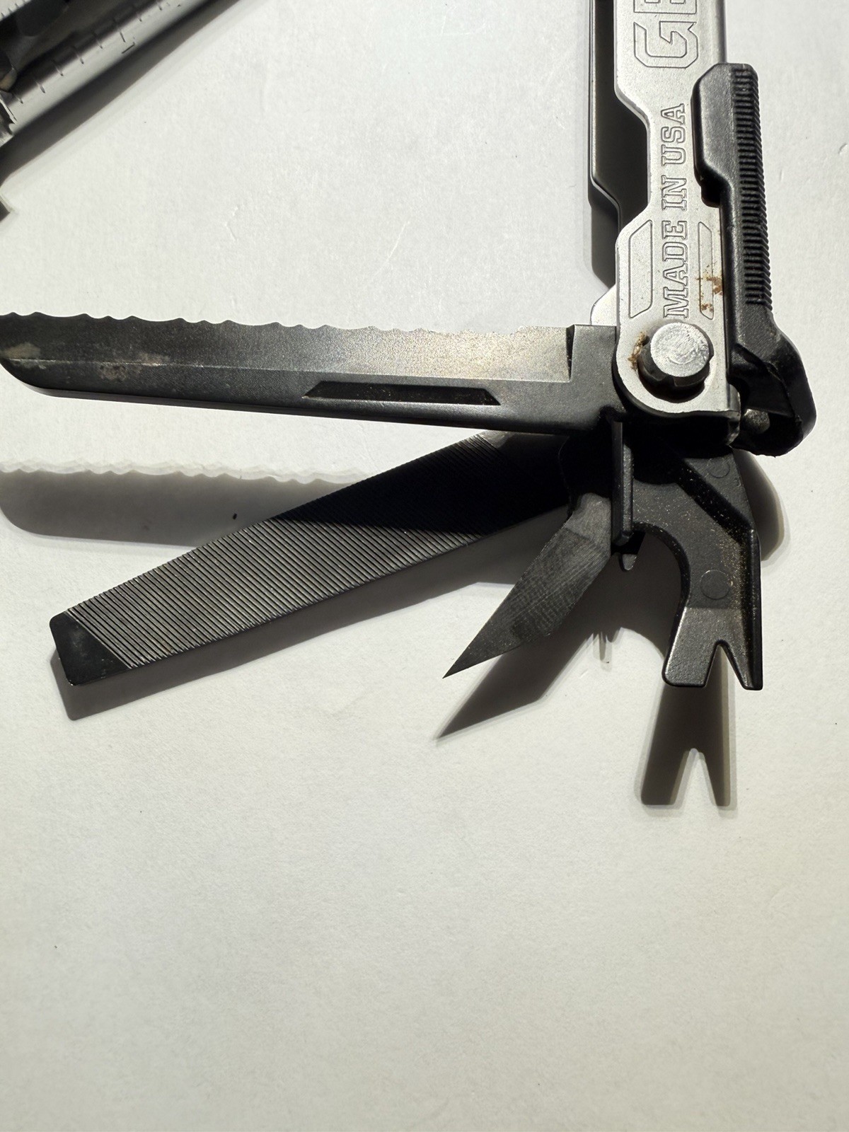 Gerber USA 08722 Combat Tactical Knife/multi-tool with Sheath