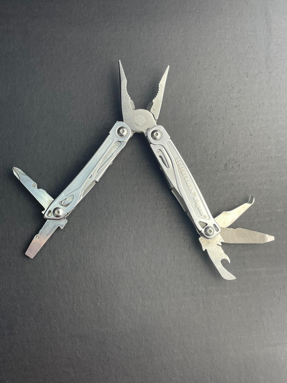 Leatherman Wingman Multitool with 14 tools Needle Nose pliers, wire cutter, etc.