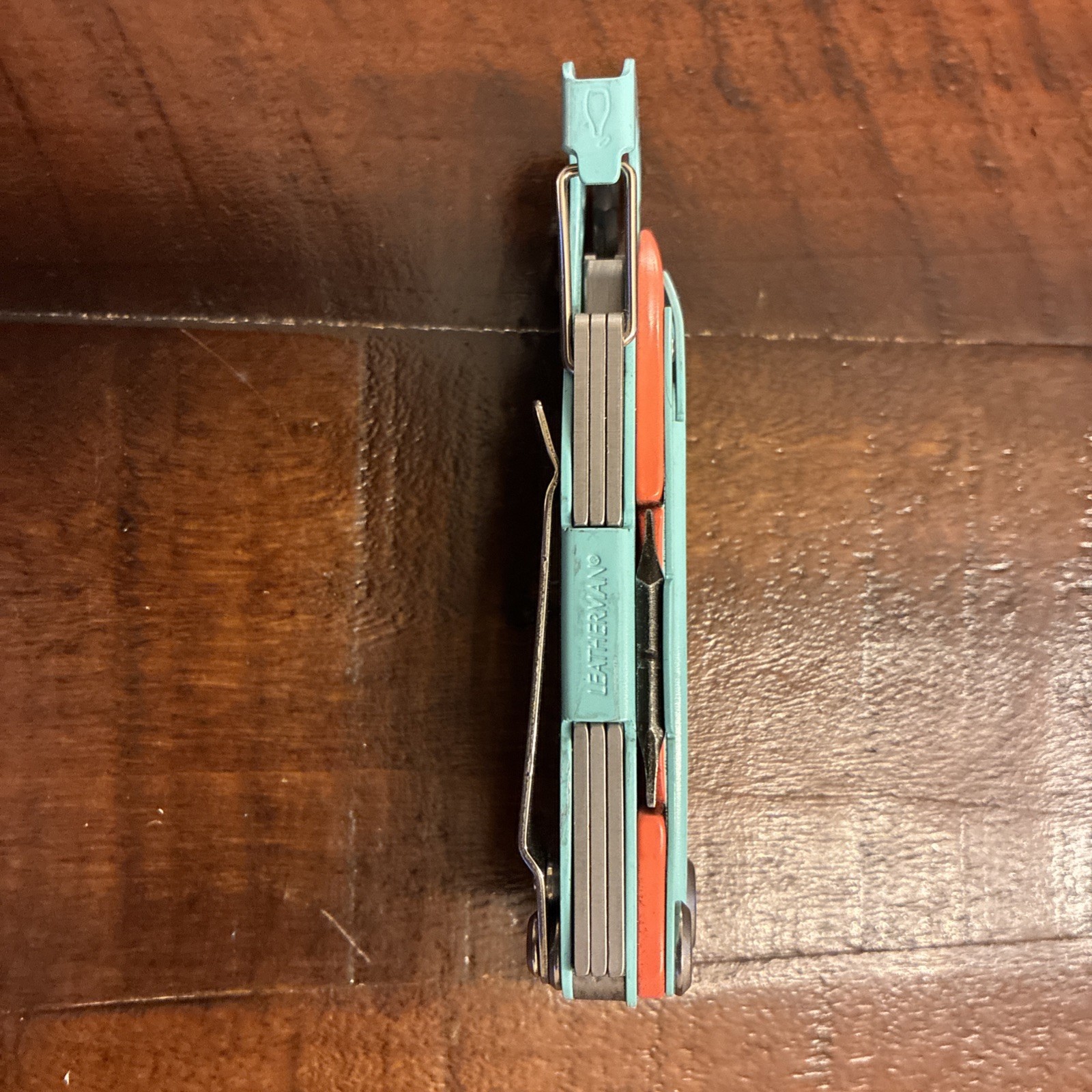 Leatherman Skeletool CX Paradise Multi Tool Straight Blade – Excellent
