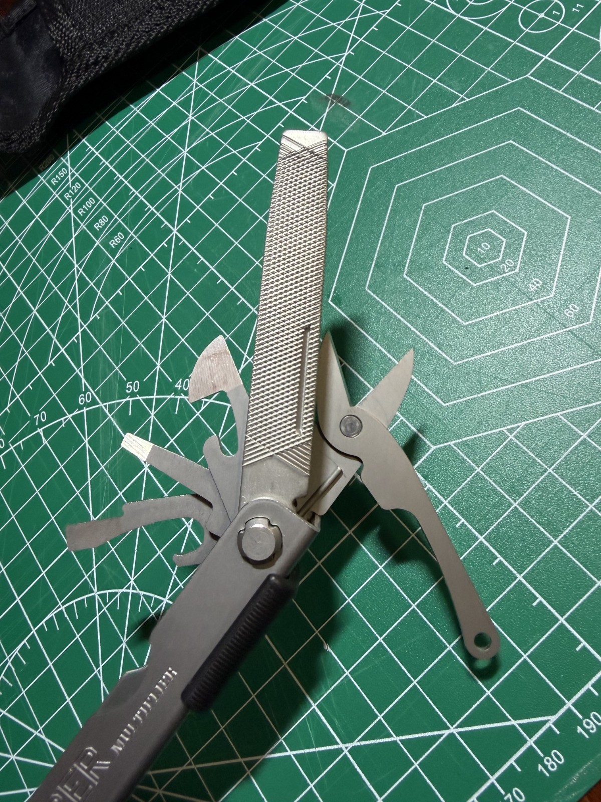 Gerber MP600 Pro Scout Multitool – Replaceable Wire Cutters – Black Nylon Sheath