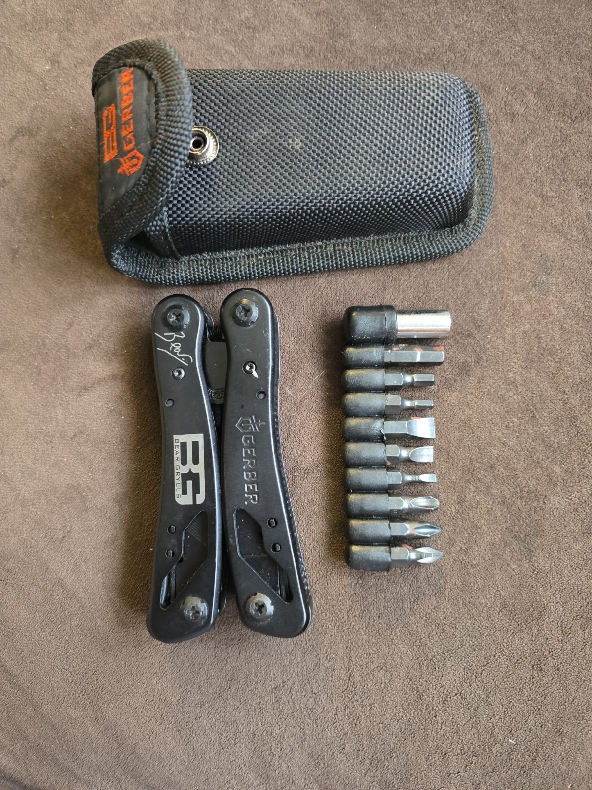 Bear Grylls Gerber Multi Tool w/ Pocket Guide