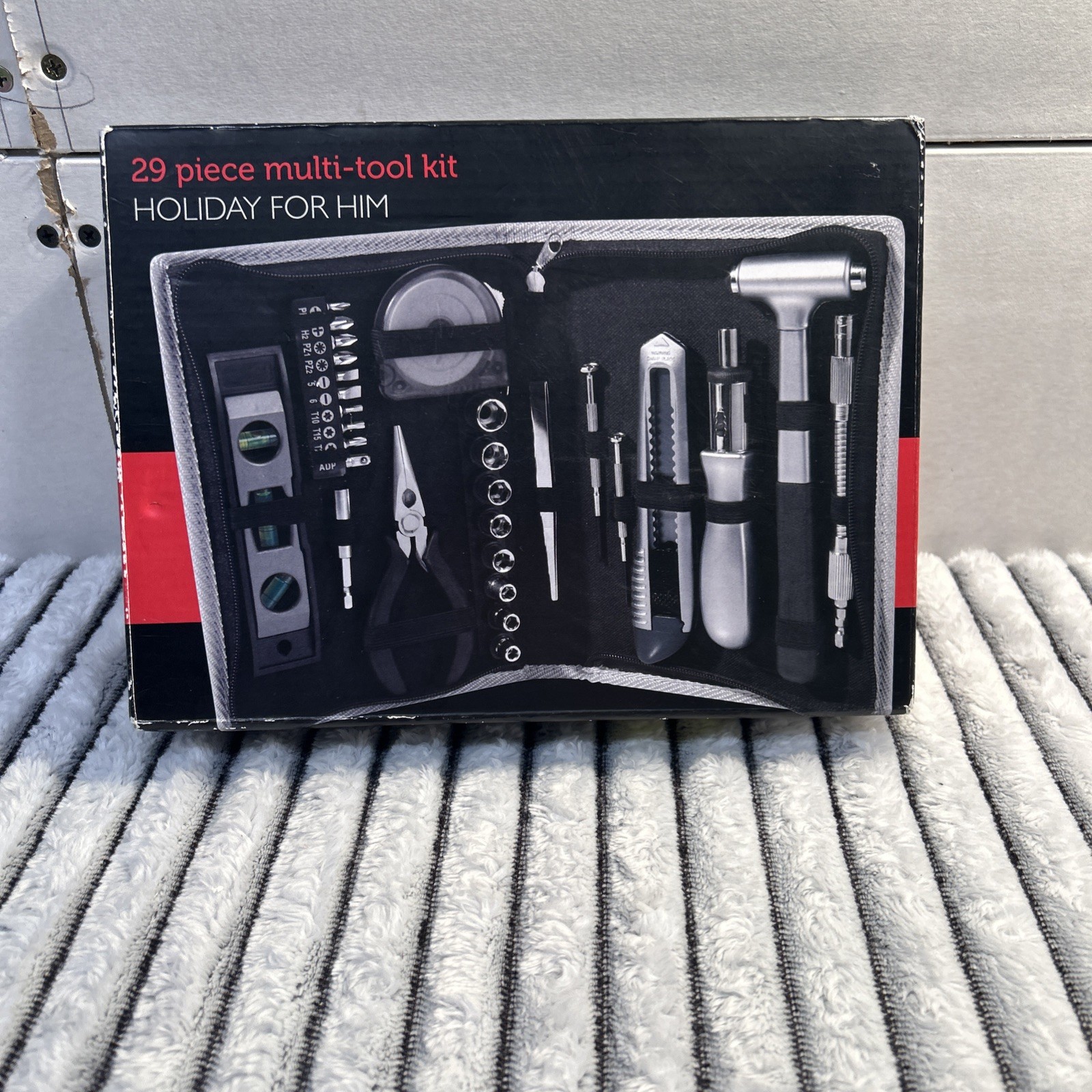 Tool Kit NEW 29 piece Car Home Computer Mechanical NEW in Zipper Case.