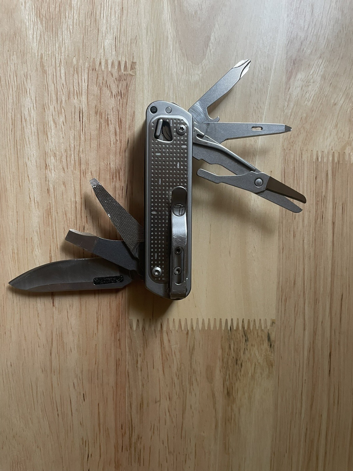 Leatherman Custom Free T4 Multi-Tool w/inserts for Victorinox Scale Tools