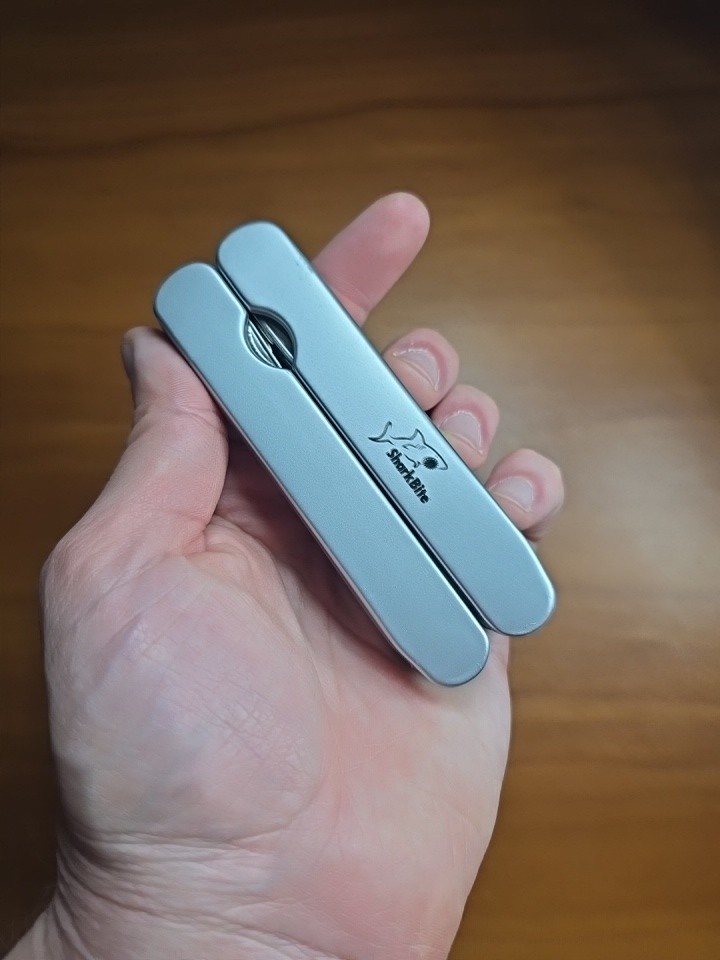Multitool Stainless Steel – “SharkBite” – Pocket Knife
