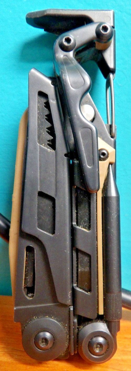 LEATHERMAN MUT MULTI-TOOL & WRENCH W/ COYOTE MOLLE SHEATH