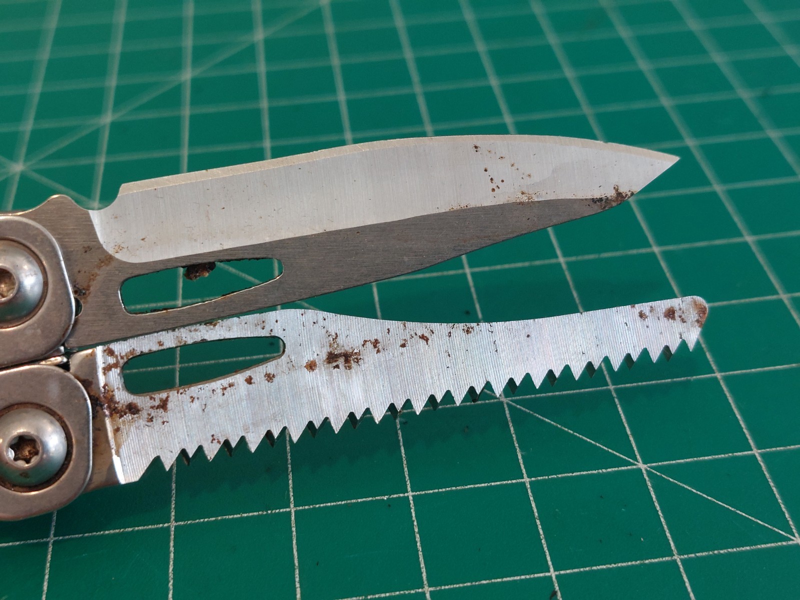 Leatherman Sidekick Multi-Tool Some Rust Somewhat Hard to Open Side Tools
