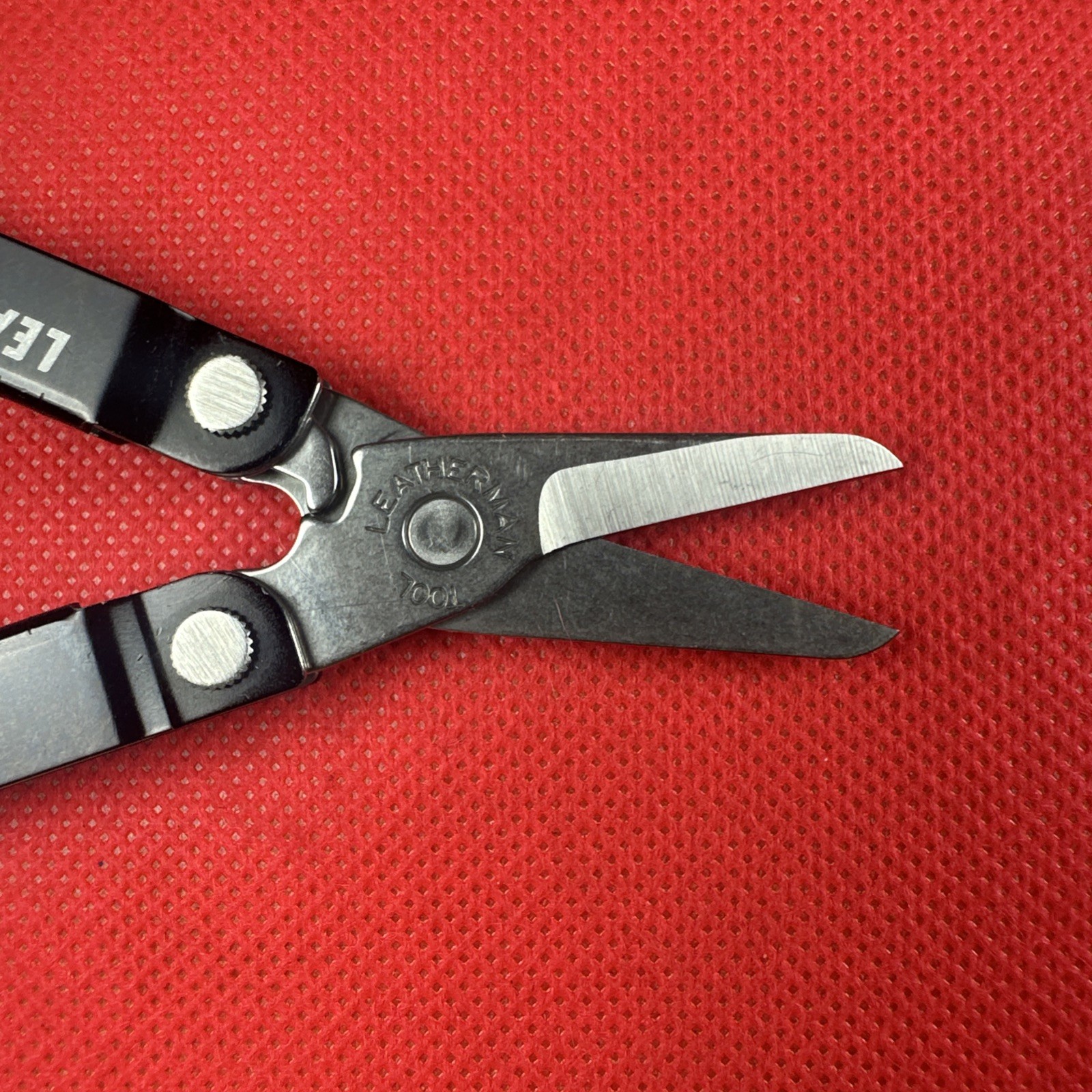 Nice Black Leatherman Micra Multi-Tool, scissor, knife, tweezer, screwdriver