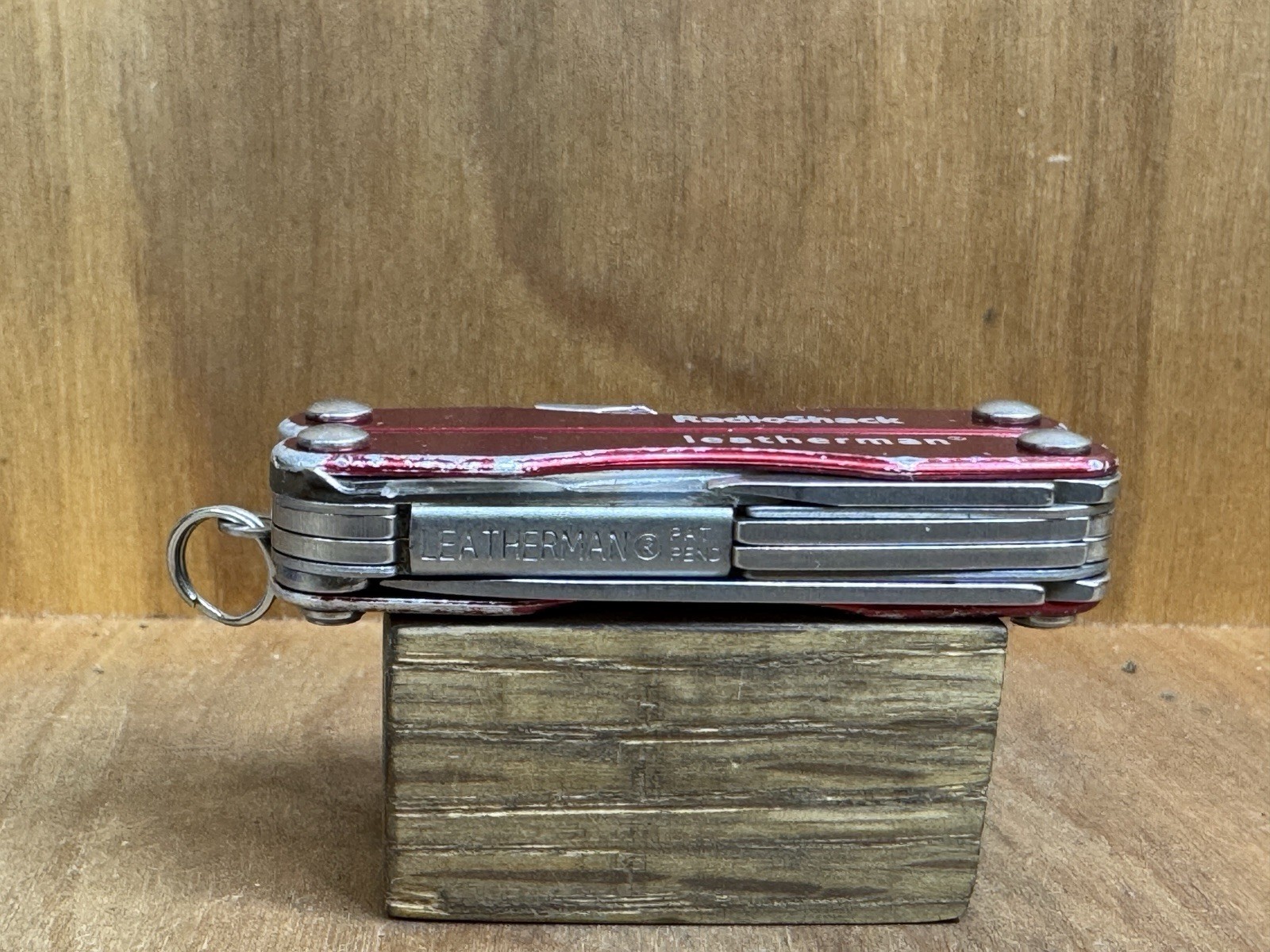 LEATHERMAN Squirt E4 Red Radio Shack Electrical Rare Limited Edition USA GREAT!