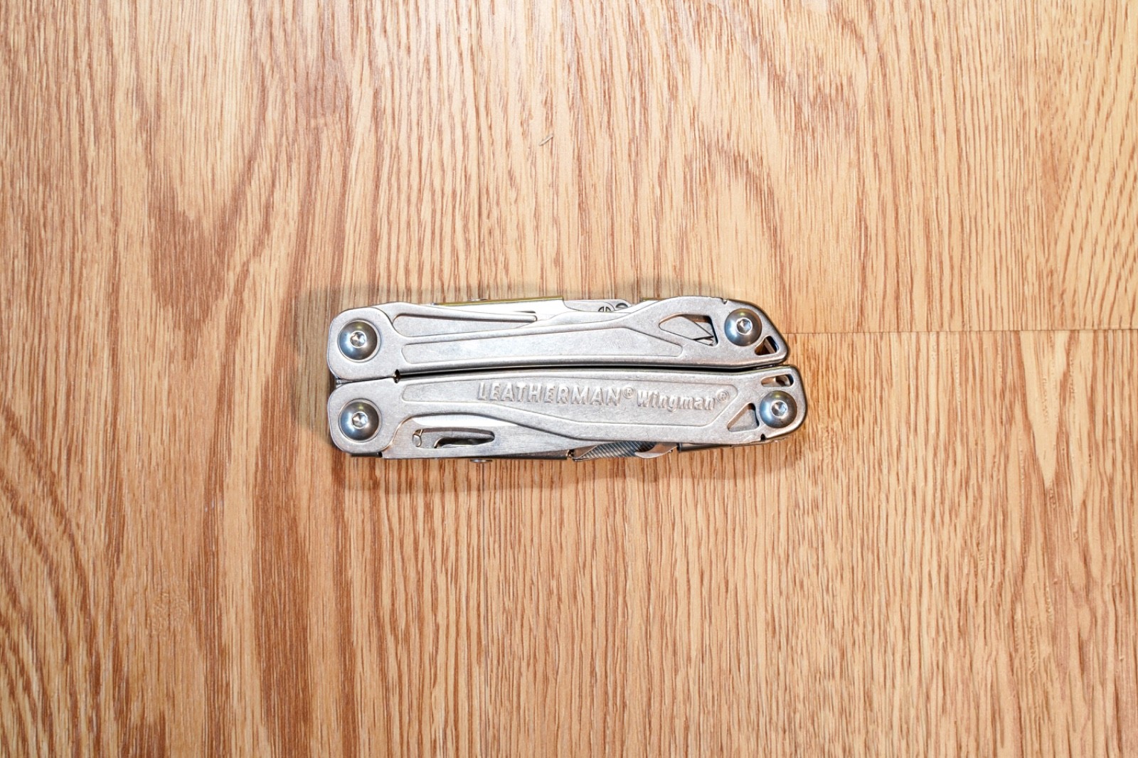Leatherman Wingman Multitool with 14 tools Needle Nose pliers, wire cutter, etc.