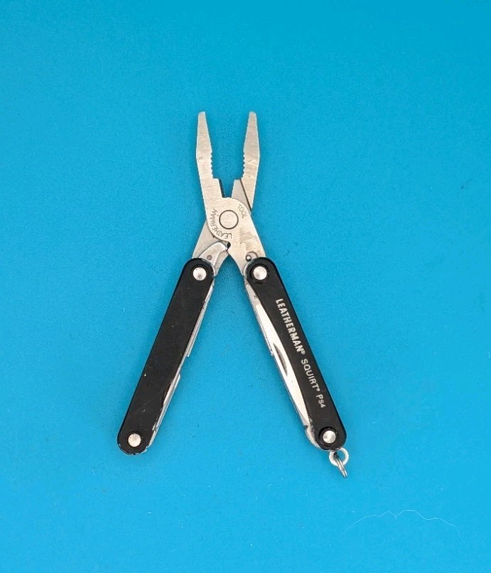 Leatherman SQUIRT PS4 Multi-Tool! BLACK! *broken scissors spring*