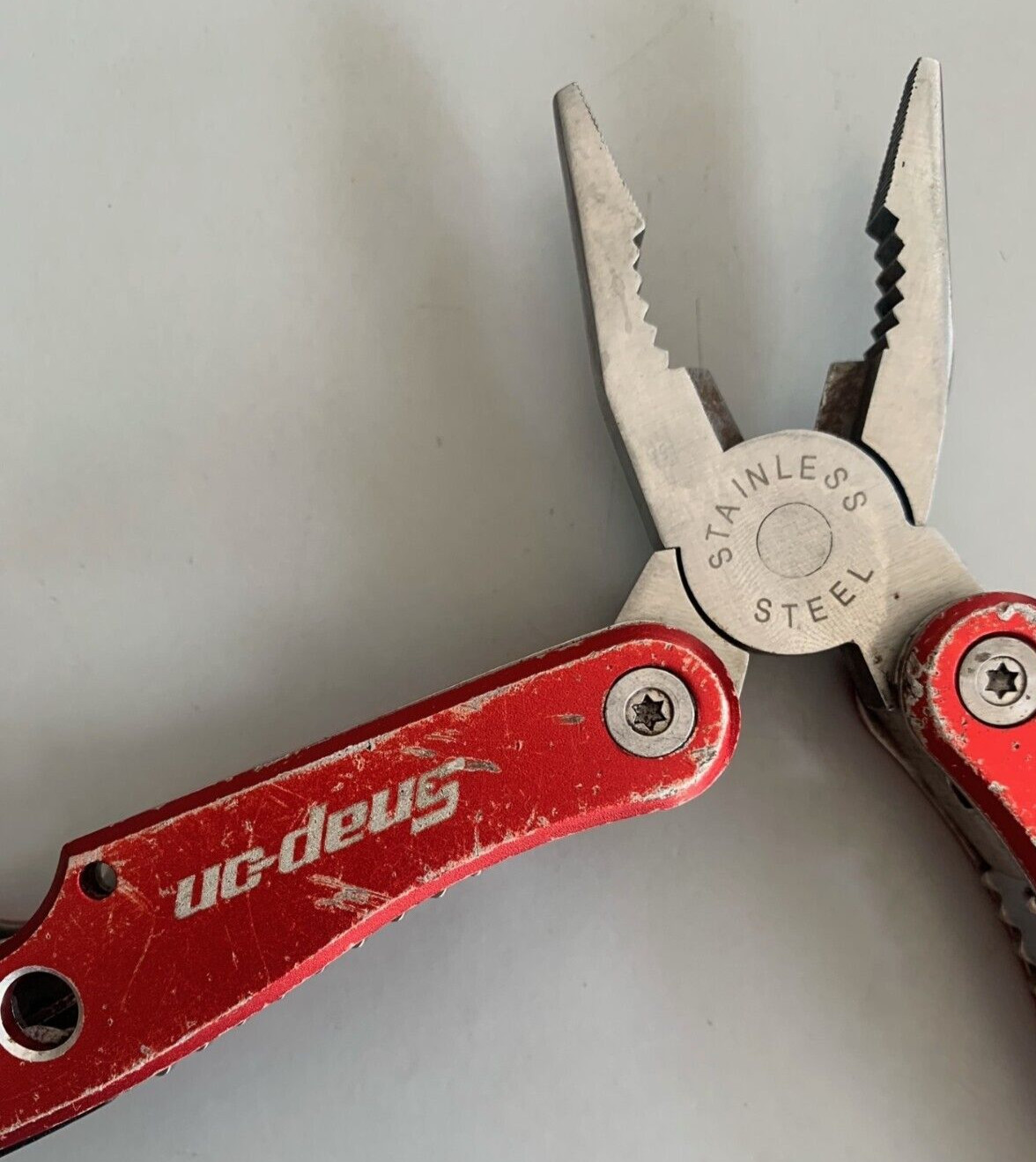 Snap-On Stainless Steel Red Easy Grip Folding Handles 9-in-1 Multi-Tool pliers