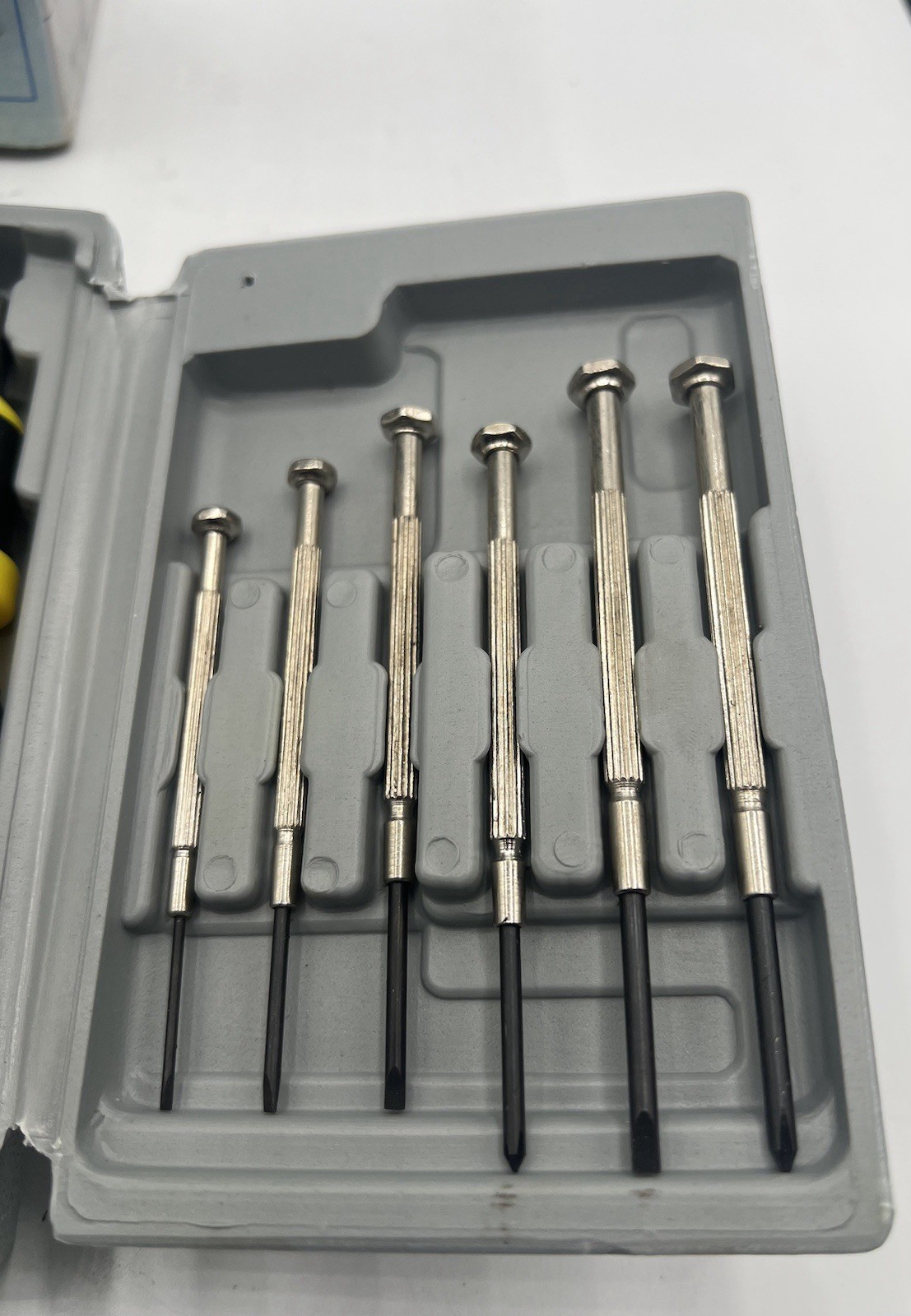 Tri-Fold Tool Set Folding Pocket Kit Screwdriver Bits Pliers Open Box #G08