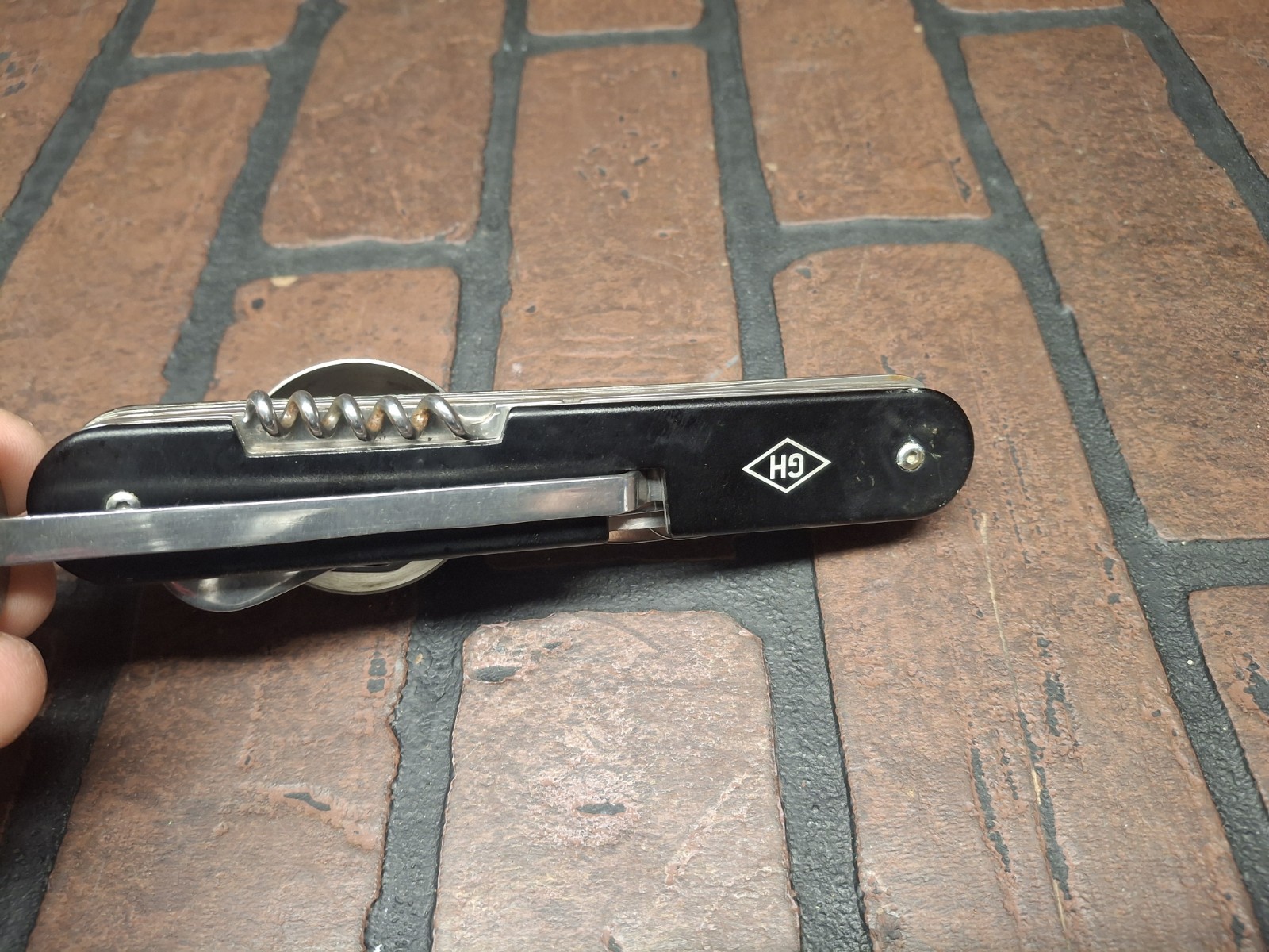 Gentlemen’s Hardware Kitchen Compact Hand Held Multi-Tool