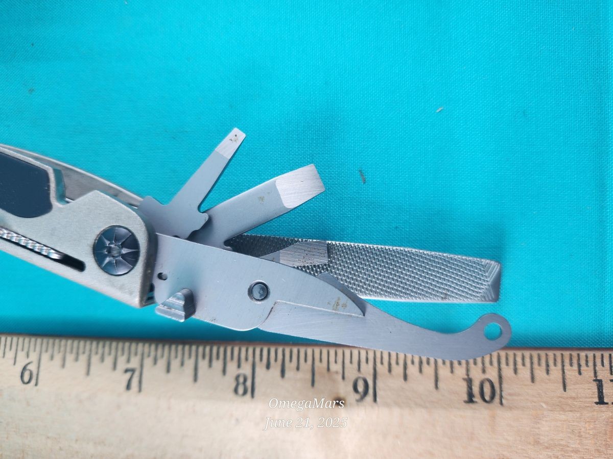 Gerber Legend MP 800 #L8 Light usage on pliers.