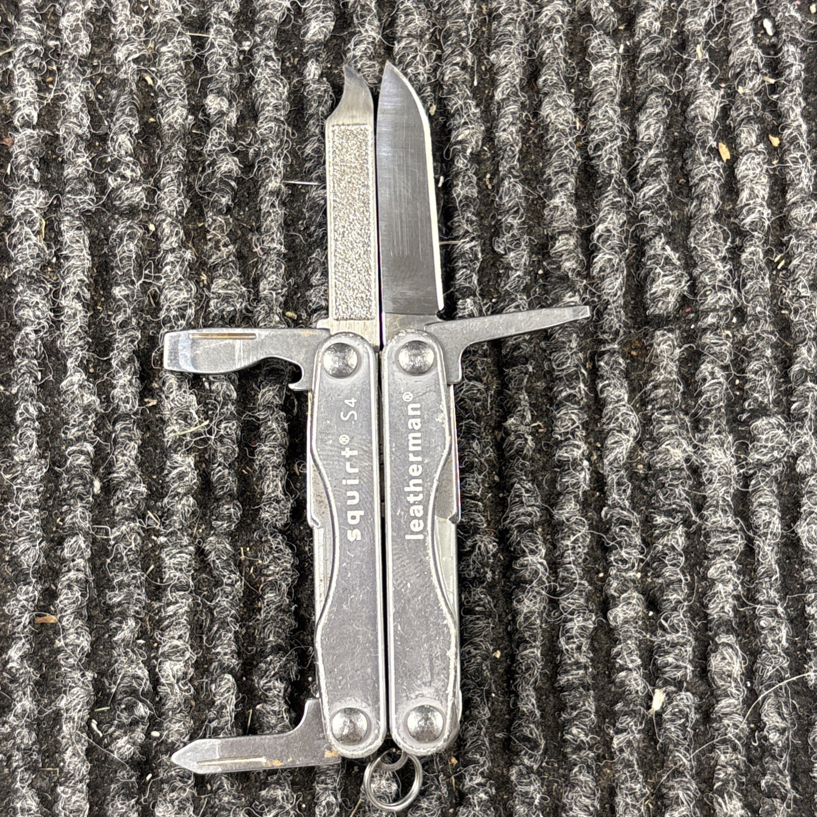 Leatherman Squirt S4 Stainless Steel Multitool Keychain – Gray (184)