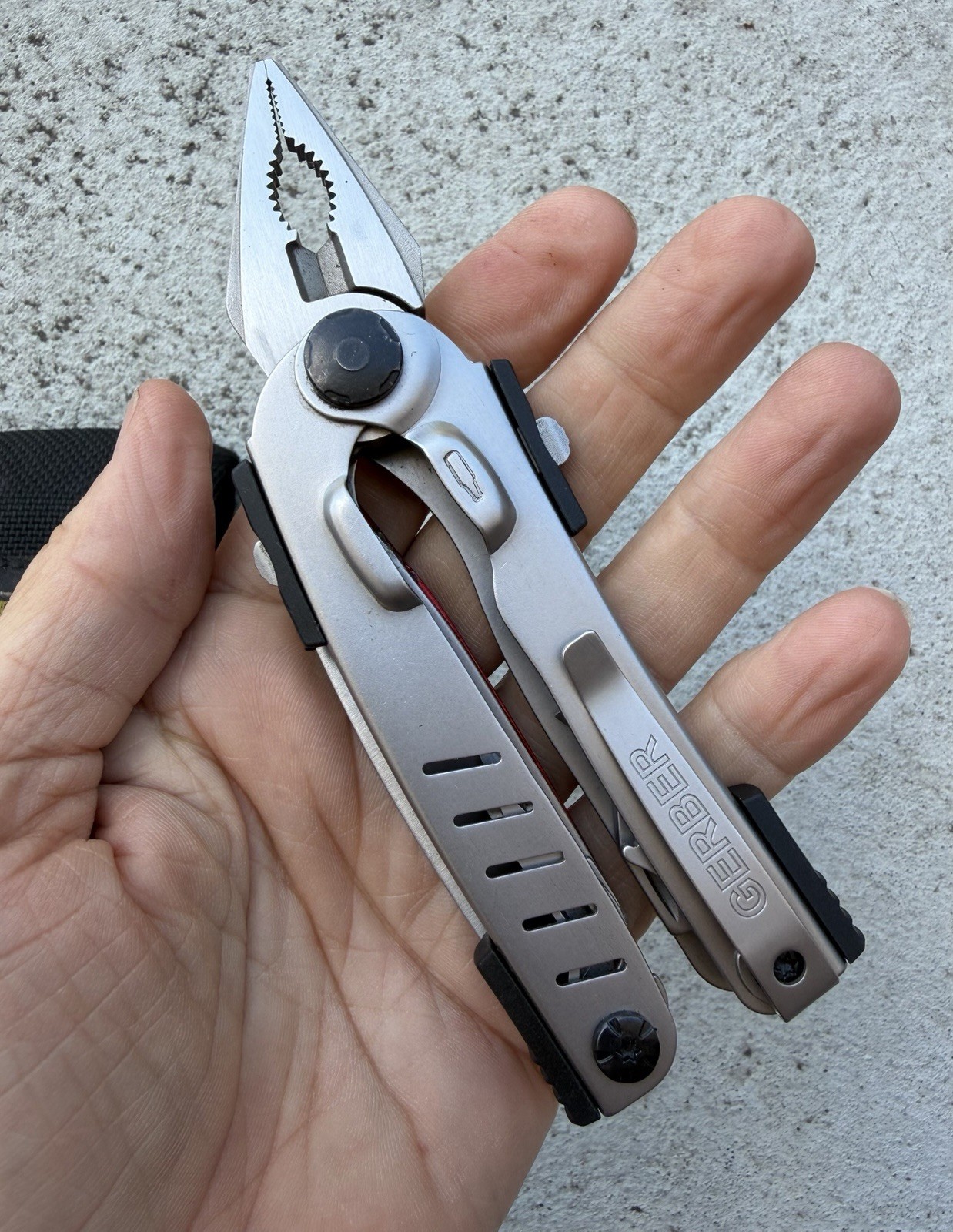 GERBER OCTANE RED/SILVER MULTI-PLIER MULTI TOOL IN SHEATH DISCONTINUED, RARE