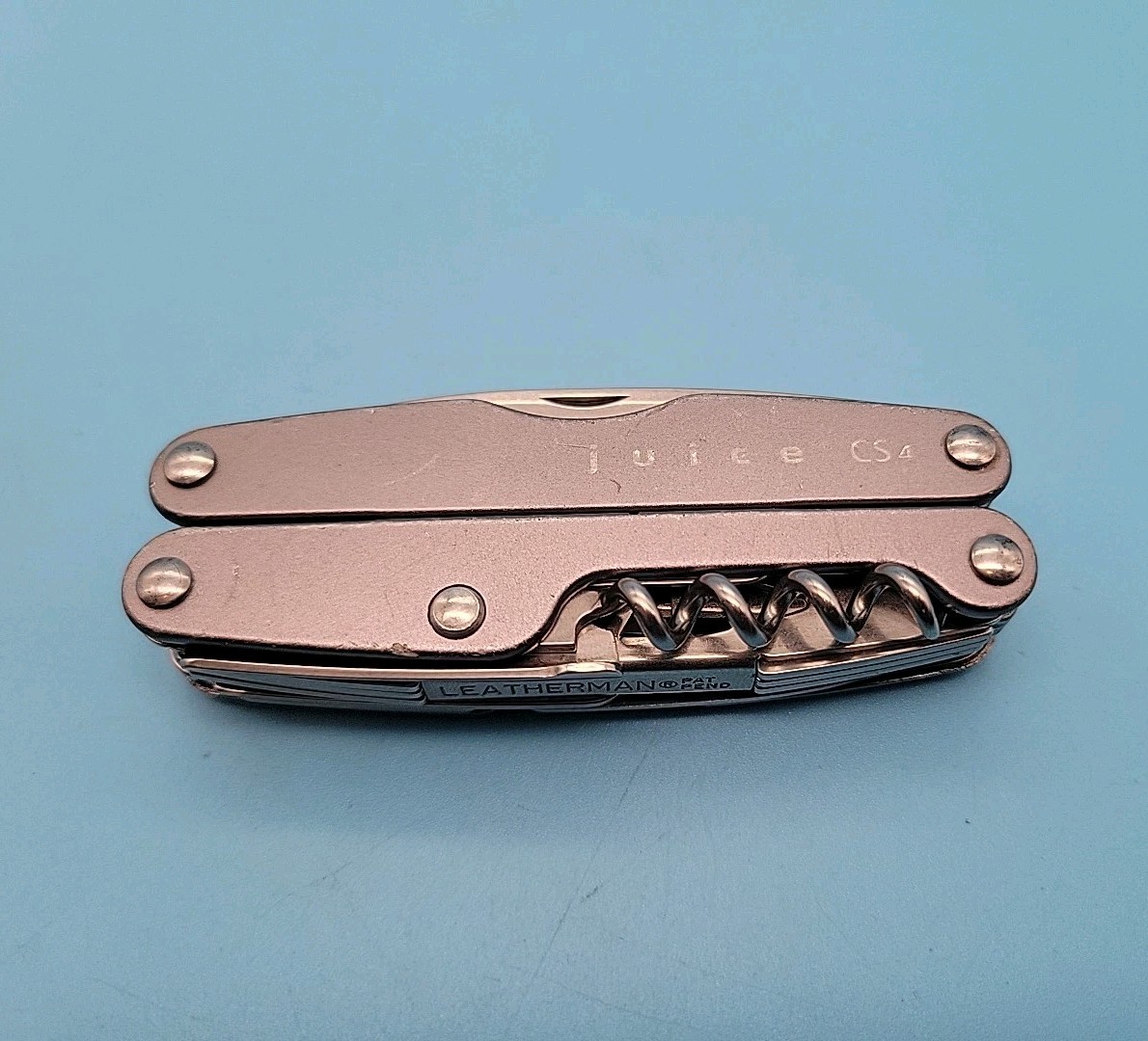 Leatherman JUICE CS4 Multi-Tool Dated 0402 – Pliers, Knife – Gray – Discontinued
