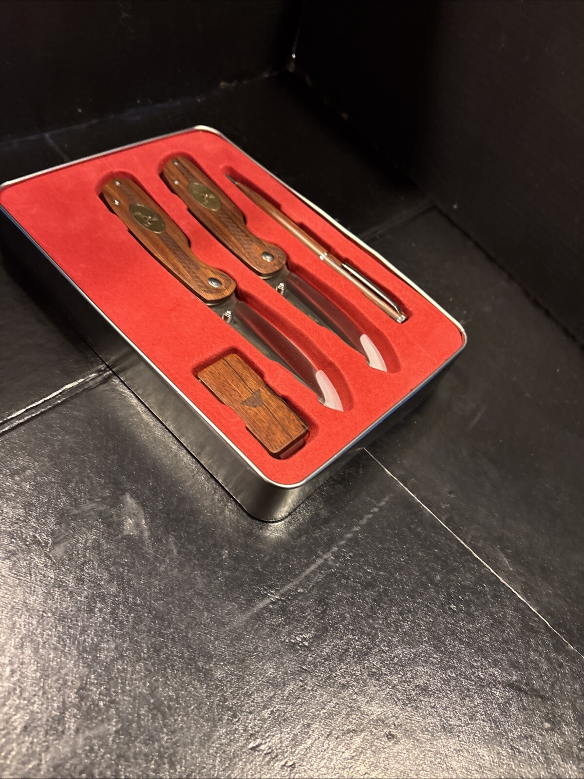 63) Ozark Trail Nice Classy Two Knife Set with Pen and Money Clip NEW