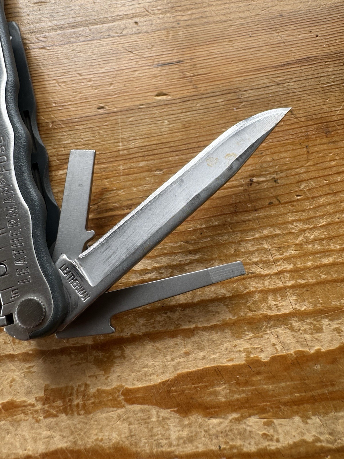 LEATHERMAN FUSE MULTI TOOL PLIERS KNIFE W/ SCISSORS & SCREWDRIVERS