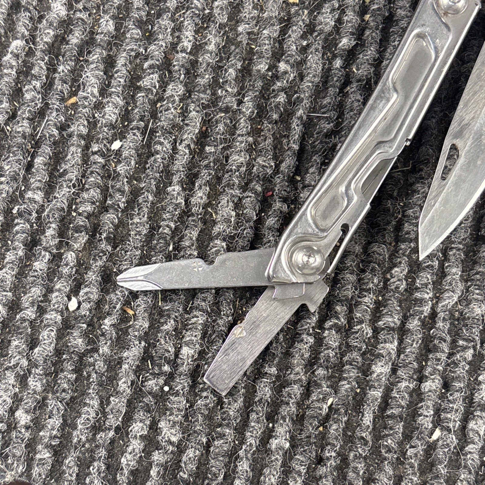 Leatherman Rev 3.8″ Multi-Tool, Stainless! USED (043)