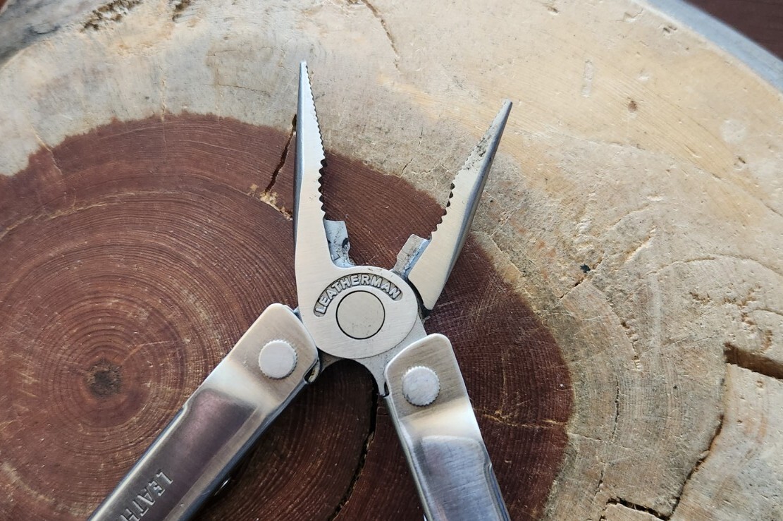 Leatherman Bond, Stainless EDC Multi-Tool Pliers Knife File – Great Cond. M51