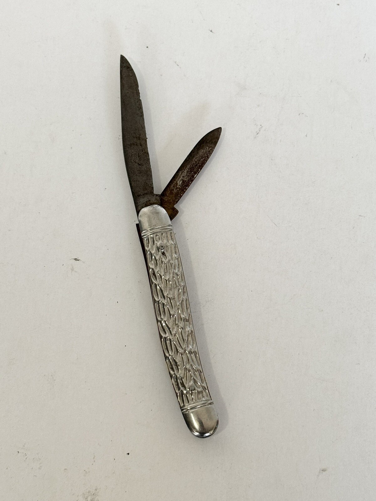 Vintage Imperial 2 Blade Pocket Knife Shield Logo Hunting Fishing Camping