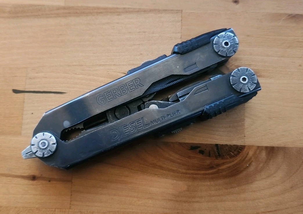 Gerber Diesel Multi-Plier Black Oxide Multi-Tool 11 Tool – Great (READ) – B30