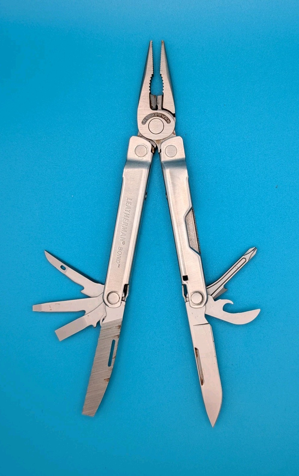 LEATHERMAN Bond Multitool, Stainless Steel Everyday Tool! USED