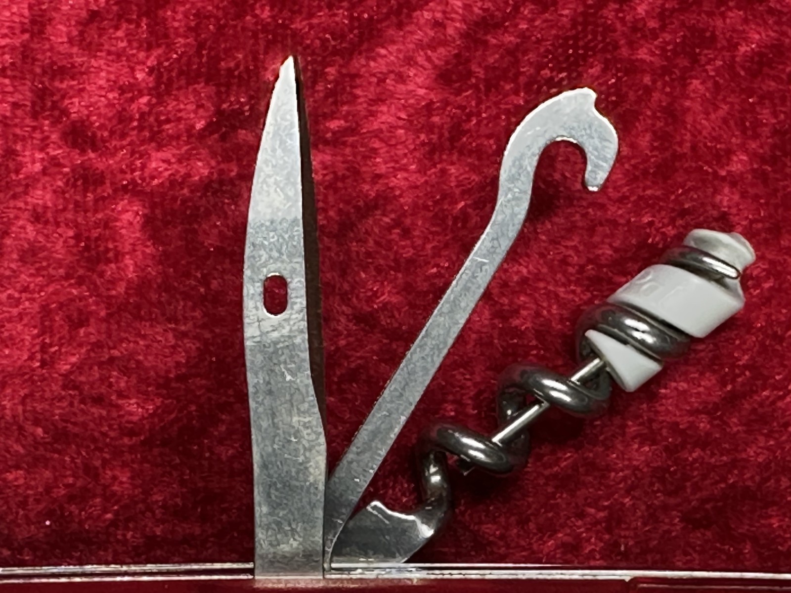 Victorinox Voyager Lite Ruby Red Transparent Swiss Army Knife 91mm 17 Tool (693)