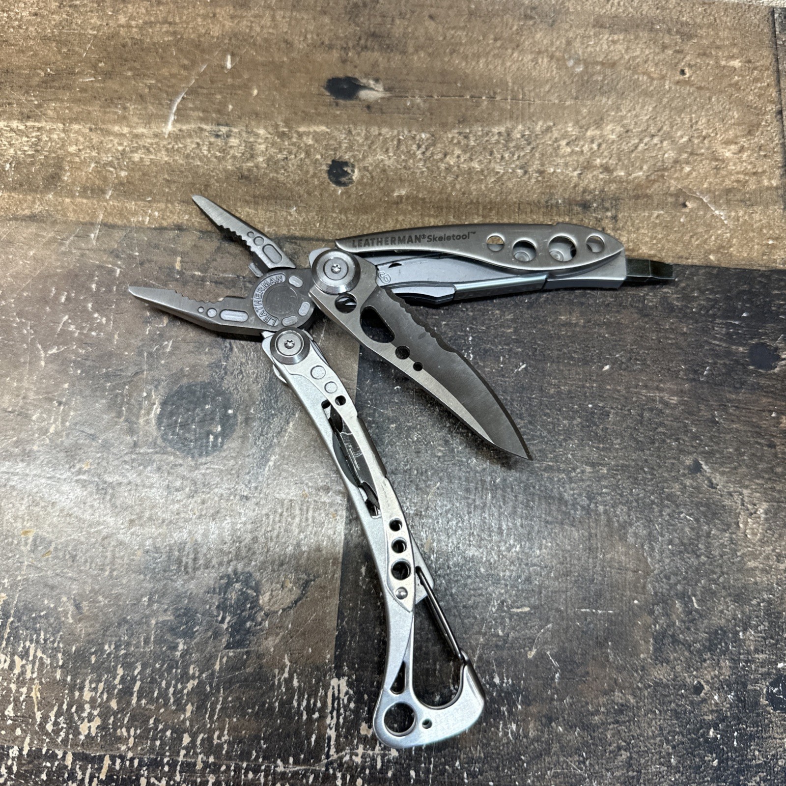 Leatherman Skeletool Multi-Tool, Stainless EUC