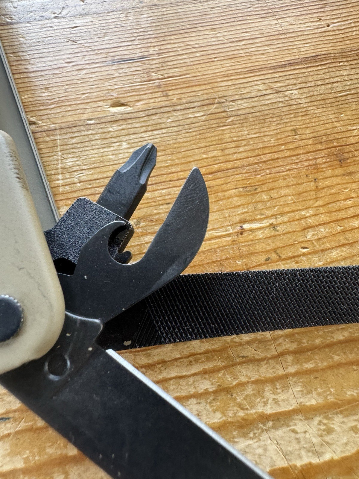 Leatherman Super Tool 300M Multitool Coyote Tan Black Oxide w/ Brush Adapter