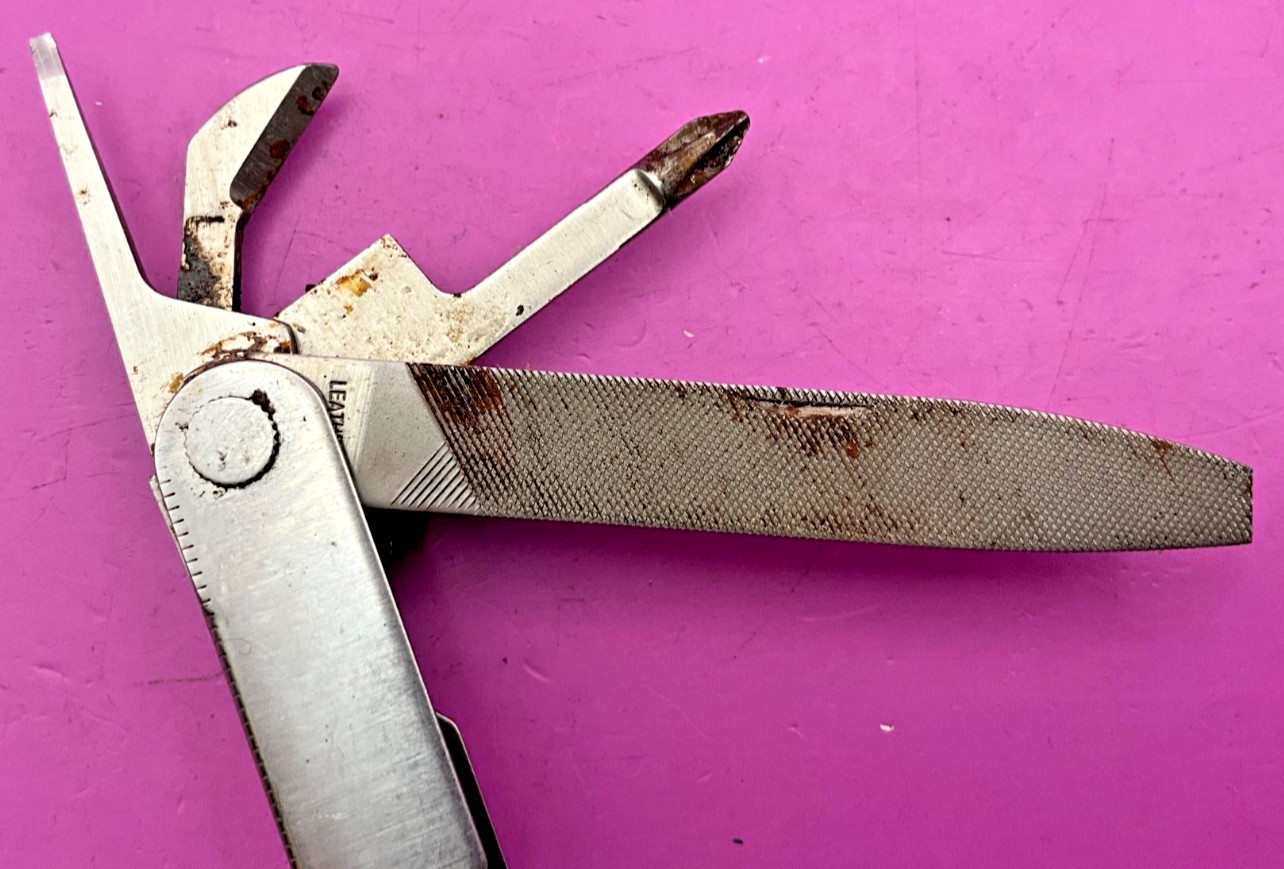 VTG LEATHERMAN MULTI TOOL WITH LEATHER CARRY CASE (#28