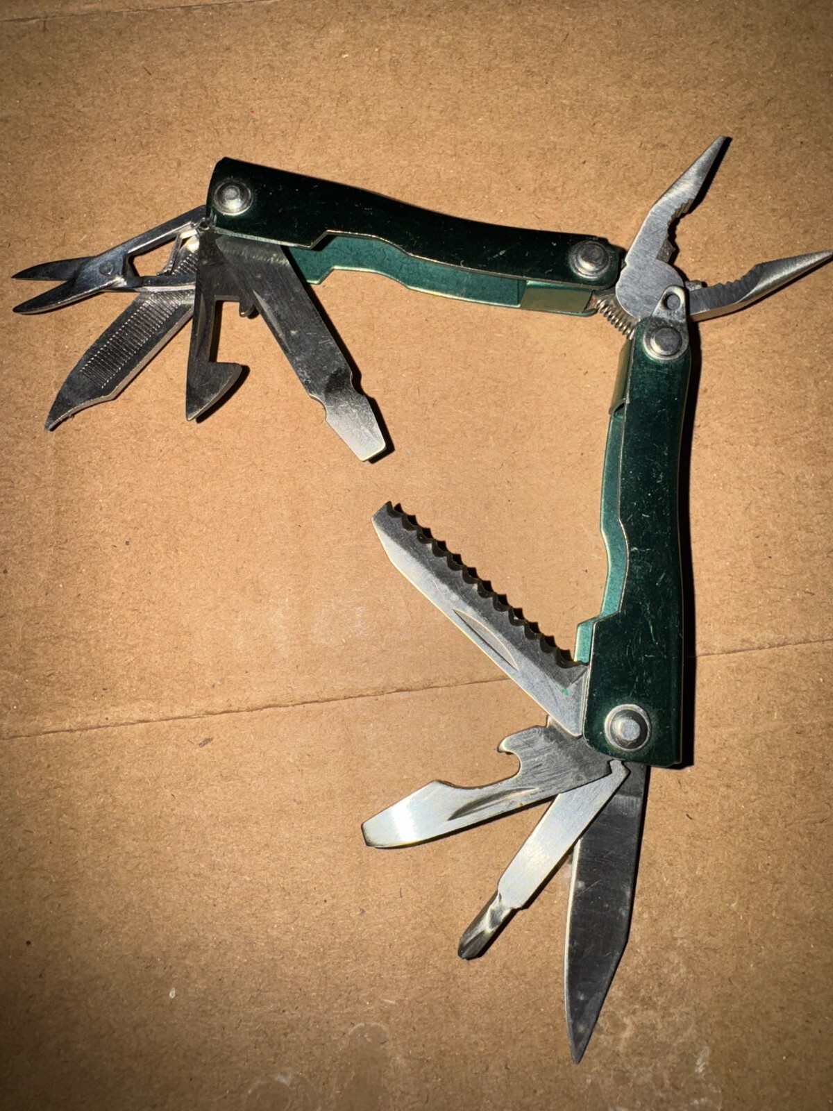 Green Metal Stainless Steel Pocket Foldable 9-in-1 Multi-tools 3″L x 1″W ***New